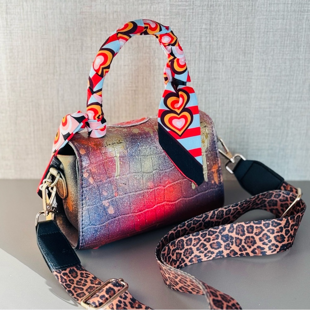 Hand Painted Artsy Purse w/ Detachable Crossbody Strap - Picture 8 of 11